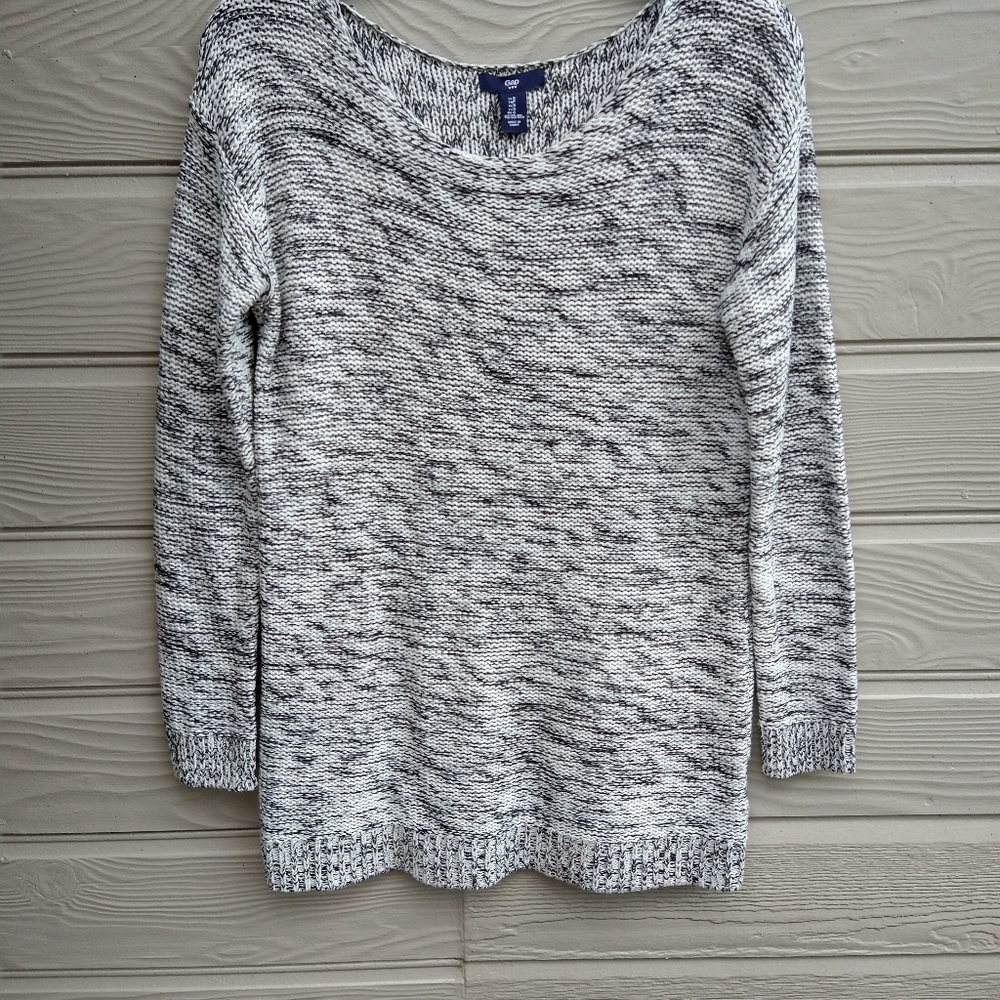 Gap sweater